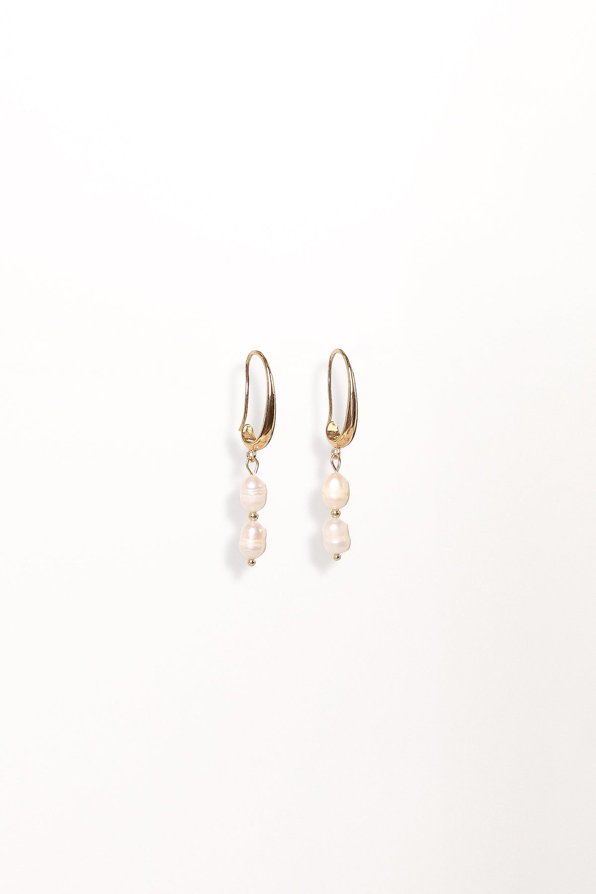 Petal and Pup USA ACCESSORIES Larissa Pearl Earrings - Gold One Size